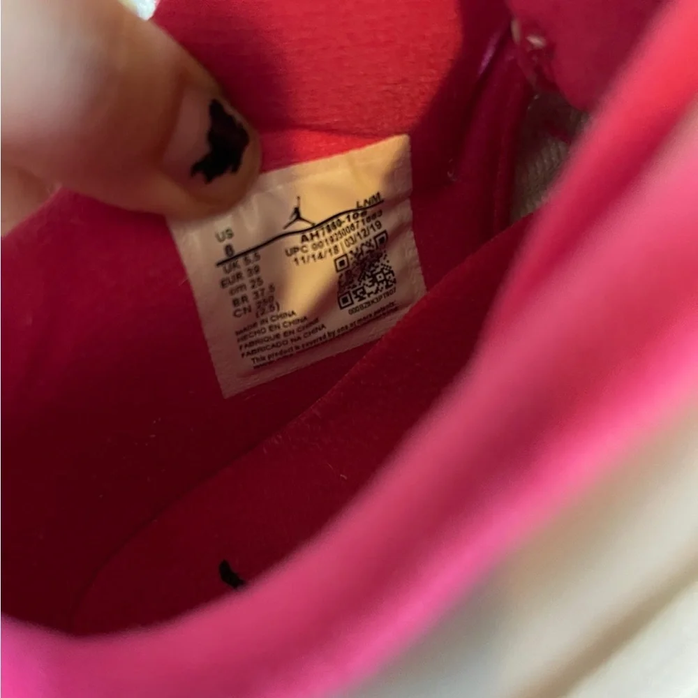 Hot pink Jordans - Picture 5 of 5